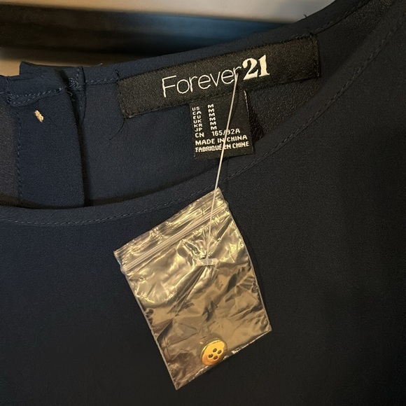 Button back blouse - Picture 2 of 4